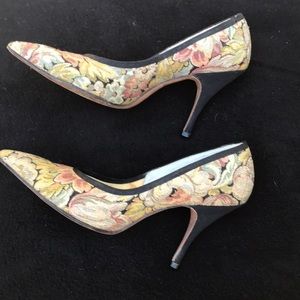 Life Stride Vintage 50’s Floral Pump